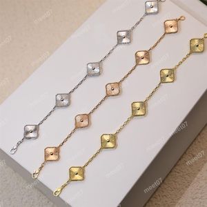 Bracciali Lady Designer trifoglio 4A gioielli firmati laser diamante fascino braccialetto di diamanti Dance Party Women Qualità superiore214d