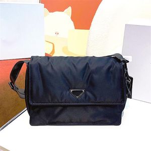 حقيبة Postman Bag Men Crossbody أكياس نايلون أكياس جديدة للركاب الترفيه