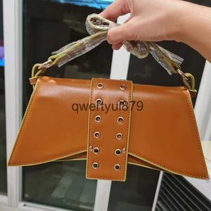 Axelväskor Moto Biker For Women Luxury Designer and Bags and Purses 2023 NY I PU RIVET BELT Underarm Small Soulder Messenger Bagqwertyui879