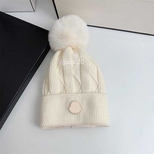 Solid Beanie Designer Mens Womens Classic Knit Hat Cashmere Bonnet ciepłe zimowe czapki wełniane czapki świąteczne czapki 2 kolory apgg