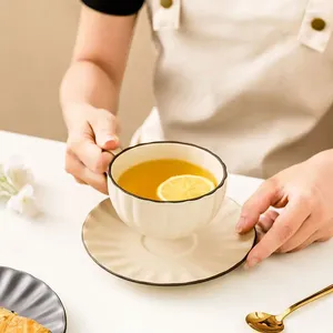 Kaffekrukor keramisk retro kopp med sked skandinavisk stil eftermiddag te tefat sätt hem högt värde ins frukost blomma