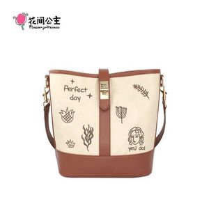 Kvällspåsar Flower Princess Perfect Day Women's Bag 2024 Fall/Winter Shoulder Crossbody New Fashion Nylon Original Kvinnlig hinkväska