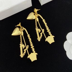 Kvinnor Hoop Earrings Designer Jewelry Womens Earring Street Fashion Gold Heart Ear Studs Accessories for Ladies D2210208F320K