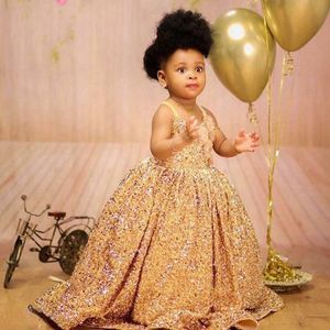 Sparkling Gold Flower Girl Dresses Spaghetti Straps Ball Glows Princess Flowergirl Dresses Pärled Appliced ​​Spets Girls Birthday Party Gowns for Black Kids F068