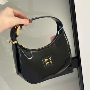 Luxury Mimu Hobo Bags Patent Leather Designer Bag Black Handväskor Högkvalitativ underarm Bag axelväskor Purses Designer Woman Handbag Dhgate Bags Plånbok