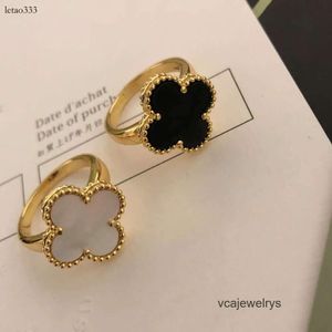 Designer Van Bracelets Classic Vanly ly förlovningsring Fashion Mother Shell Fourleaf Clover Ring High Quality Gold Plated
