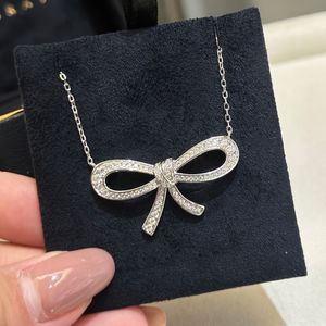 Halsband för kvinna diamant 925 silver för man guld pläterad 18k designer för kvinna t0p kvalitet diamant fjäril mode klassisk stil med ruta 013