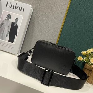 2024SS fashion new classic purse simple daily necessities out of the street chest bag commuting shoulder bag