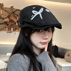 Береты, японские черные кепки Y2k в стиле ретро для женщин, весна-лето 2024, модные универсальные повседневные шапки с милым звездным бантом и вперед