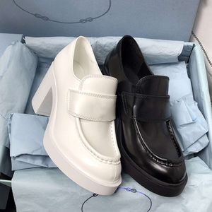 Mocassins de couro luxo triângulo chocolate vestido sapatos escovado loafer sapato plataforma bombas mulheres salto alto ao ar livre sapato casual com caixa 521