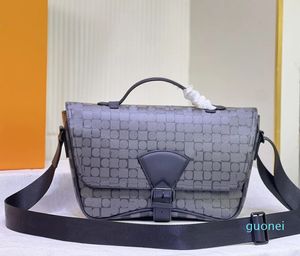 Män messenger väska designer axel stil fickor mjuk läder väska svart blomma handväska handväska crossbody väskor 2024