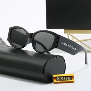 Designer enkla solglasögon för kvinnor män breda ram bokstäver glas 5 färger reseglasögon