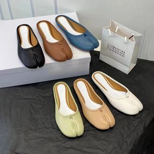 2024 Nya kvinnors äkta läder Casual Tabi Designer Lovely Margiela Shoes Heepskin Leather Shoes Lady Sneaker Ballet Sport Slippers Sandal With Box Loafers Ladies