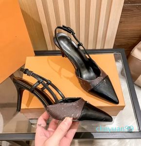 Designerskor Kvinnor Högklackade sandaler Läder Spike Sexiga sandaler Fashion Stellar Blossom Slingback Pump Size 35-41