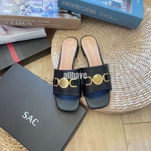 Metal Satin Tello piatto Slippista Travel Outdoors Slides Crystal Sandalo da donna Summer Simpa Spazza di grande dimensione Black Slide Designer Luxuria Mule Loafer