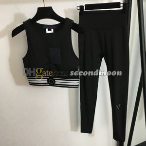 Tuta da donna ad asciugatura rapida Girocollo Crop Top Pantaloni da palestra a vita alta Leggings sportivi con lettera in strass