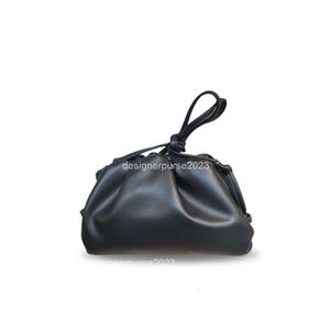 Venetas Pouch Ladies Bags Classic Cassette Designer Bag Small 2023 Ny veckad klipp samma stil handhållen singel axel crossbody botegas kvinnor 6GQE E951