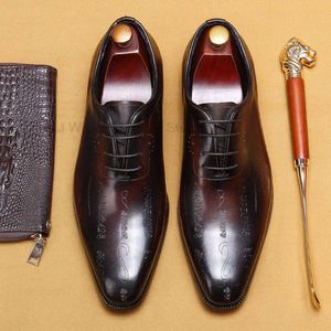 Högkvalitativa män Oxford Shoes Black Brown äkta läder snidning spetsar upp affärskontor med spetsiga spetsklänning för män