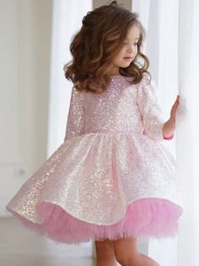 2024 Shiny Pink Tutu Flower Girl Dresses Luxurious spetspärlor Tiers Tulle Lilttle Kids Birthday Pageant Wedding klänning Big Bow Long Sleeve Toddler Girl Pageant Dress