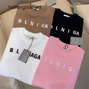 Mens Balencaigaly Balencigaly Brand Tshirt Mens Tshirt مصمم نسائي إيطالي فرنسي للملابس الرجالية للنساء Tshirt الأزياء مع الحروف Cas