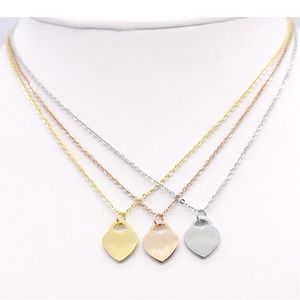 Ny Brand Heart Love Designer Halsband Klassiskt mode för kvinnor Rostfritt stål Tillbehör Pendant Halsband Pendant Pendants WO275S