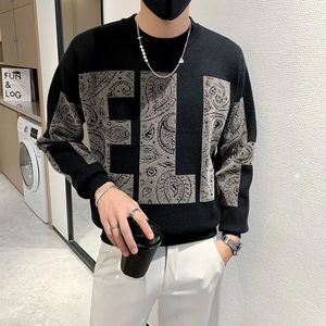 Ubrania mężczyzny litera dzianiny swetry dla mężczyzn pullover czarny okrągły kołnierz graficzny moda 2023 Korean ciepły y2k vintage x 240119