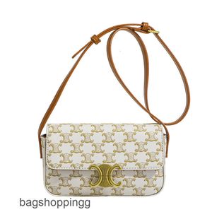 Designers väska ce väska triumfal bågväska axel väska kedja claudes crossbody väska tofu väska kvinnors väska modeväska underar v5hh