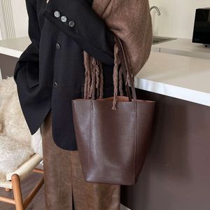 The Rows top layer cowhide autumn and winter niche high-end high-capacity commuting tote bag for womens one shoulder bucket bag