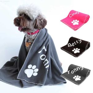 Vestuário para cães Cobertor de lã coral para cães Cobertores de dormir personalizados para animais de estimação Nome de impressão grátis Padrão de pata Pequenos cães grandes Cobertor de banho para chuveiro de gato