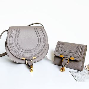 Tasarımcı Çanta Luxurys Çanta Eyer Marcie Çanta Kadın Omuz Seyahat İnek Derecilik Deri Çanta Vintage Erkekler Eşekçi Tote Debriyaj Manyetik Toka Çantası Crossbody Bags