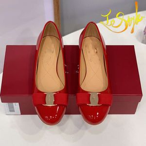 Tasarımcı Ayakkabı Varina Ballet Flats Vara Bow Loafers Red Ferragamu Elbise Ayakkabıları Çıplak Kadınlar Günlük rahat takım elbise markası, ayakkabı boyutunda Eur 34-40