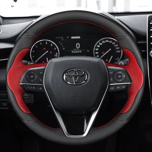 Capas de volante costuradas à mão antiderrapante preto vermelho couro genuíno capa de carro para Toyota Avalon Camry Crown Corolla 2024-2024