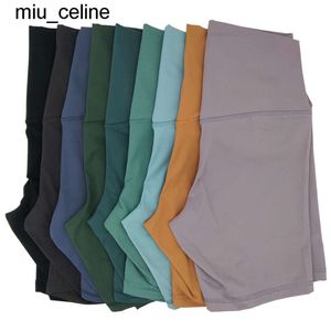 Nuovi pantaloncini da yoga 24ss Pantaloni corti a vita alta Completo da corsa Nake Feeling Elastico stretto Pantaloncini sportivi da donna Slim Fit Sport casual Pantaloni da yoga da donna