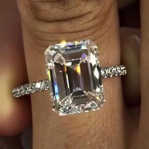 Anéis de cluster 2021 Emerald Cut 3ct Lab Diamond Ring 925 Sterling Silver Jóias Noivado Banda de Casamento para Mulheres Festa Nupcial Acc196O