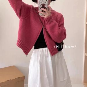 Round neck short casual jacket for women with Korean zipper solid color cardigan top, soft and versatile