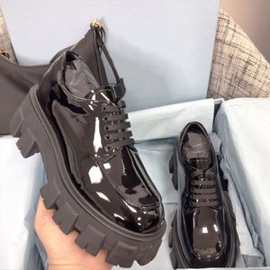 Kvinnor loafers designer skor monolith borstade läder snörningar loafers mode karriär patent oxford chunky sneakers med ruta 518