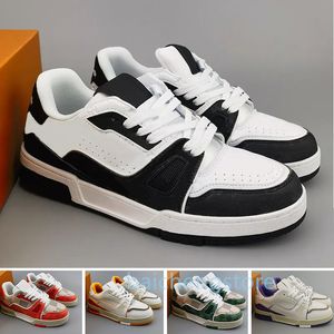 Designer Cowhide Casual Shoes For Men and Women New Couple TPU Outsole Lovers Letter Printing Brodery Fashion Joker Personlighet Legal Copy Coach Sneakers L55