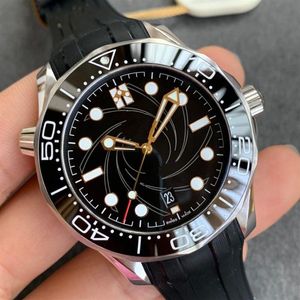 Ceramic Bezel Men's Watch 43mm Automatisk mekanisk rörelse Lysande safir Vattentät rörelse Självlindande mode Watch215T