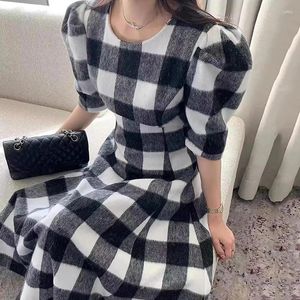 Casual Dresses Dress for Women Retro Temperament Round Neck Lång och kort kontrasterande Plaid Hög midja Slimming Woolen Gentle Style