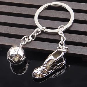 Keychains Creative Mini 3D Football Sneakers Keychain Simple Alloy Sports Shoes Soccer Form Ball Pendant Key Ring Ryggsäck Prydnadsgåva