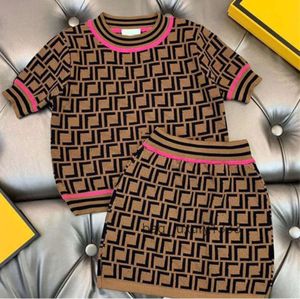 Zestawy ubrania dla dzieci designerskie spódnica i koszulka o szyi dziecięce ubrania dla dzieci dres dressit pełny litera letnia strój
