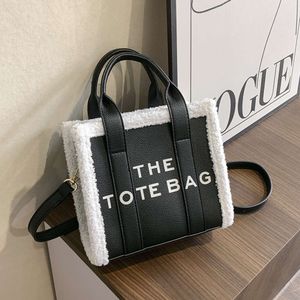 Borsa a tracolla con tracolla a spalla singola di grande capacità THETOTEBAG New Lamb Mutot da donna 2024 Design Fashion 78% di sconto Negozio all'ingrosso