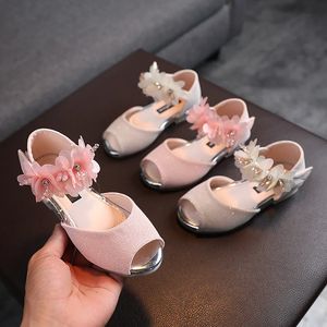 Sandali estivi per bambini con fiori con strass Ragazze dolci scarpe da principessa Moda antiscivolo piatti sandali con fondo morbido per bambini 240131