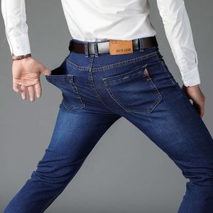 En samling av 2023 Autumn and Winter New Jeans för män, löst montering av raka rör elastiska smala montering av mäns avslappnade byxor för herrkläder
