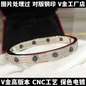 Original 1to1 C-Arter-Armband, hohe Version, V-Gold, schwarzer Nagel, voller Himmelsstern-Armband, plattiert mit CNC-Diamant-Schraubschließe aus 18 Karat Weißgold, dreireihig3SEI