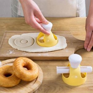 Bakning av konditoriververt kreativa DIY Donut Mold Cake Bread Maker Decorating Desserts Supplies Kitchen Accessories180V