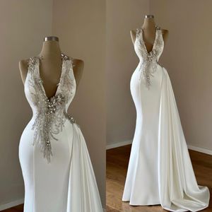 Moderna sjöjungfru bröllopsklänningar kristallsekvenser pärlstav halter brudklänningar ärmlös skräddarsydd brudklänningar plus storlek