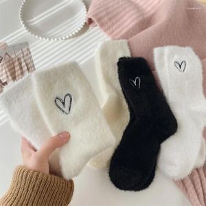 Kvinnors strumpor vinter varm mjuk fluffig säng tecknad älskar damer hem golv toffel mink päls förtjockas fleece sock calcetines