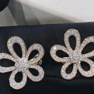 Kolczyki Dangle 2024 Trend Jakość słynna marka czysta 925 Sliver Europe Luksusowa biżuteria dla kobiet Lotus Flowers Pin