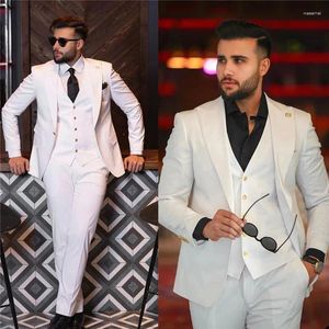 Męskie garnitury Białe mężczyzn Wedding Tuxedos 3 sztuki szczytowe Lapel Groom Prom Man Man Stroje Sets Pants (Pants Kamizelki) Dostosowane